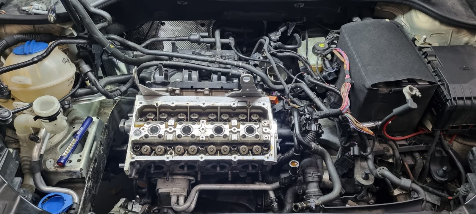 Motordiagnose am geöffneten Motor